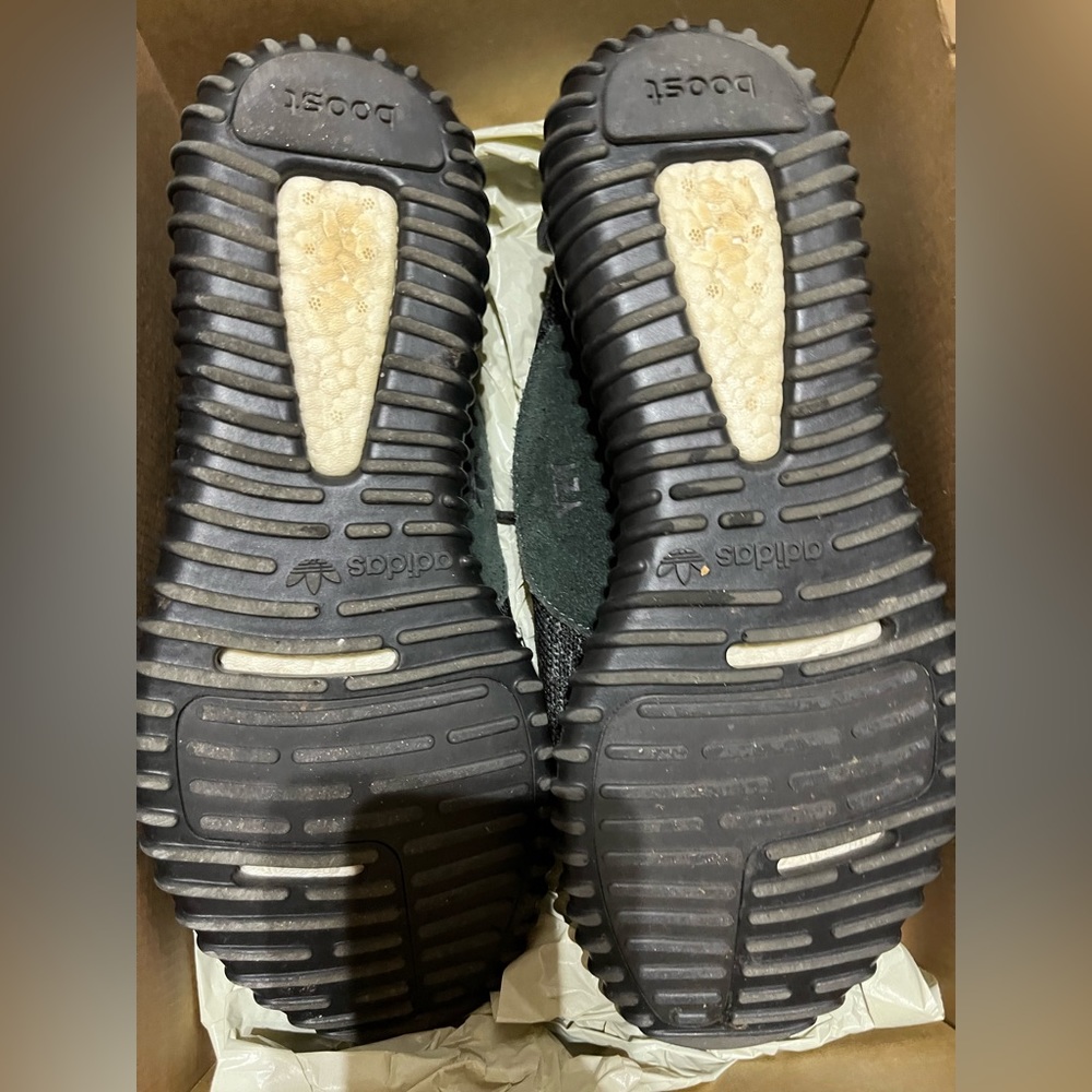 Yeezy 350 v1 black pirate size 10 - Picture 2 of 7